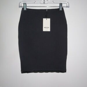 Aritzia Original Contour Conviction Skirt in Black. Size: XXS NWT